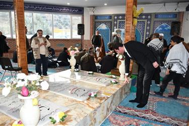 زیارت شهردار لواسان از قبور شهدای گمنام